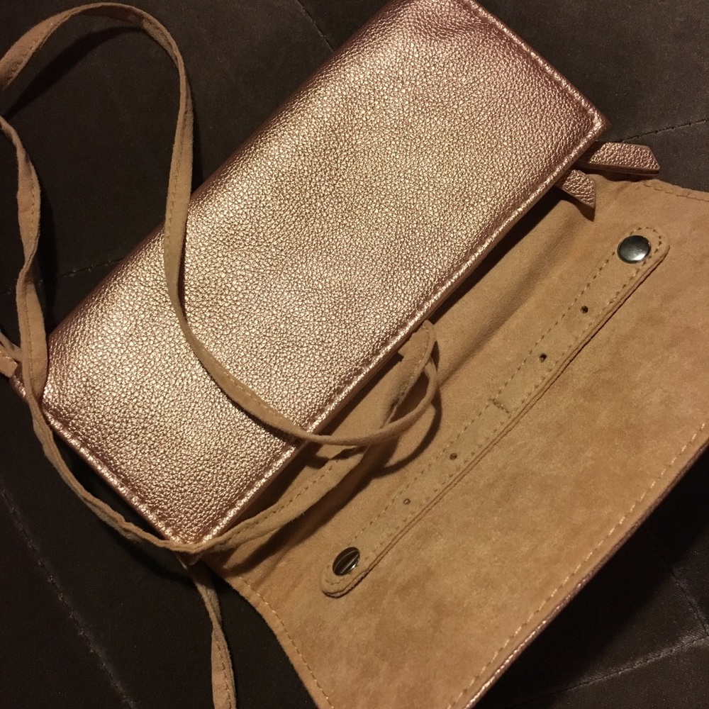 FREE GIFT ๐ ๐ Travel Jewelry Pouch ๐ - Picture 4 of 5